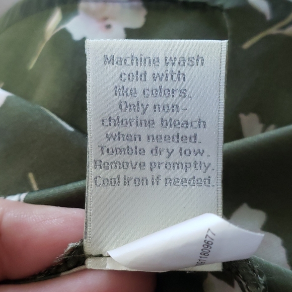 EUC🌻 LC Lightweight Tank w/ Ruffles - Picture 6 of 6